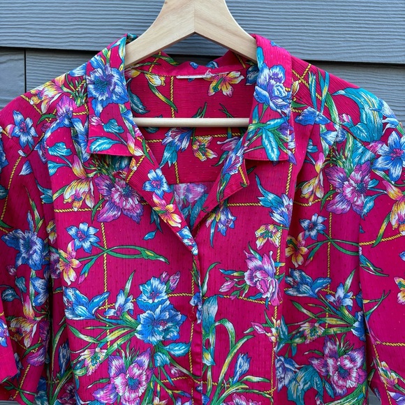 Vintage floral & hot pink button up - Picture 7 of 9